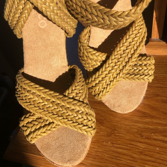 ARDENE | Free w/purchase | Platform Sandals | Striped | Size 6/36 - Picture 4 of 8